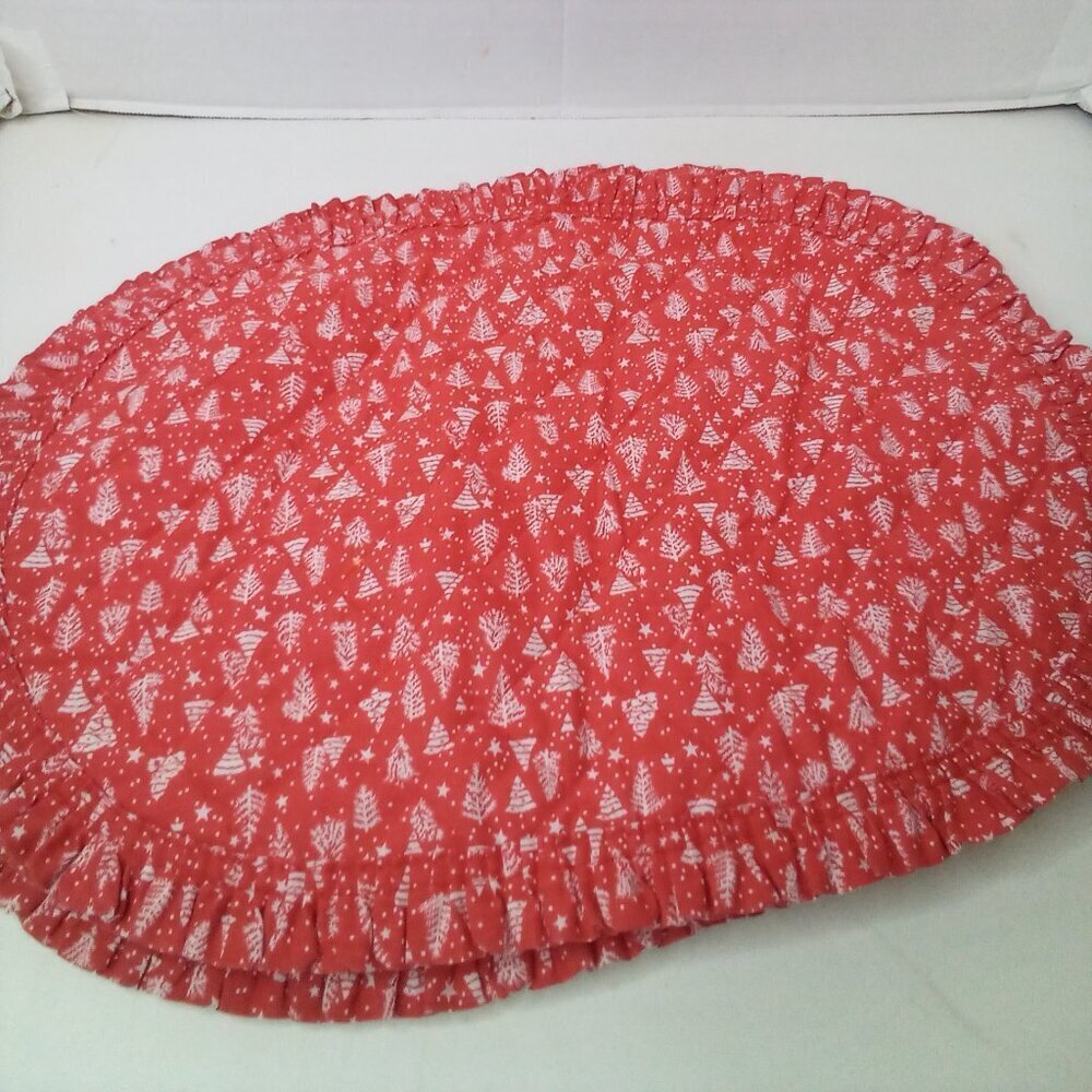 Quilted Fabric Placemats Christmas Tree Ruffle Trim Oval 17.5" Lot of 6 Red